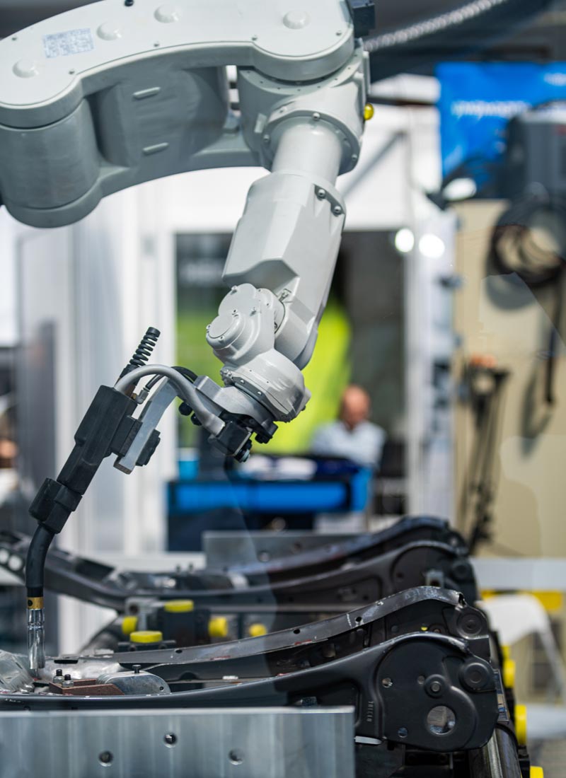 robotic-arm-welding-system-in-a-manufacturing